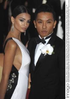 Emily Ratajkowski und Prabal Gurung bei der Manus x Machina: Fashion in an Age of Technology Costume Institute Gala im Metropolitan Museum of Art. New York, 02.05.2016 Foto:xD.xVanxTinex xFuturexImage