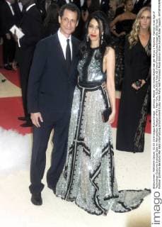 Anthony Weiner und Huma Abedin bei der Manus x Machina: Fashion in an Age of Technology Costume Institute Gala im Metropolitan Museum of Art. New York, 02.05.2016 Foto:xD.xVanxTinex xFuturexImage