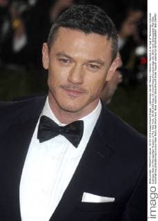 Luke Evans bei der Manus x Machina: Fashion in an Age of Technology Costume Institute Gala im Metropolitan Museum of Art. New York, 02.05.2016 Foto:xD.xVanxTinex xFuturexImage