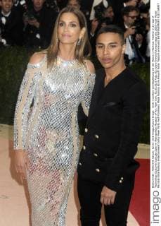 Cindy Crawford mit Begleitung bei der Manus x Machina: Fashion in an Age of Technology Costume Institute Gala im Metropolitan Museum of Art. New York, 02.05.2016 Foto:xD.xVanxTinex xFuturexImage