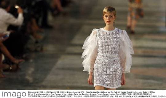 Model presents creations by the fashion house Chanel in Havana, Cuba, 03 May 2016. Chanel presents its first fashion show in Latin America. Fashion show of French fashion house Chanel !ACHTUNG: NUR REDAKTIONELLE NUTZUNG!  HAB101 20160504-635979324649683543