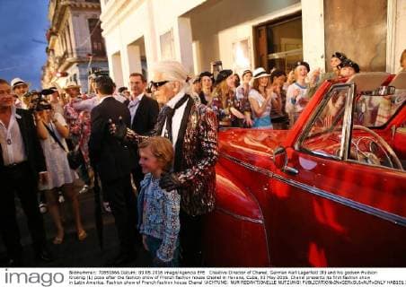 Creative Director of Chanel, German Karl Lagerfeld (R) and his godson Hudson Kroenig (L) pose after the fashion show of French fashion house Chanel in Havana, Cuba, 03 May 2016. Chanel presents its first fashion show in Latin America. Fashion show of French fashion house Chanel !ACHTUNG: NUR REDAKTIONELLE NUTZUNG!  HAB101 20160504-635979343610391543