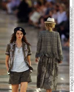 Models present creations by the fashion house Chanel in Havana, Cuba, 03 May 2016. Chanel presents its first fashion show in Latin America. Fashion show of French fashion house Chanel !ACHTUNG: NUR REDAKTIONELLE NUTZUNG!  HAB101 20160504-635979346891339883