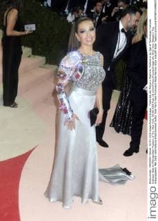 Thalia bei der Manus x Machina: Fashion in an Age of Technology Costume Institute Gala im Metropolitan Museum of Art. New York, 02.05.2016 Foto:xD.xVanxTinex xFuturexImage