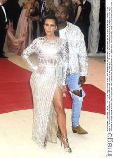 Kim Kardashian mit Ehemann Kanye West bei der Manus x Machina: Fashion in an Age of Technology Costume Institute Gala im Metropolitan Museum of Art. New York, 02.05.2016 Foto:xD.xVanxTinex xFuturexImage