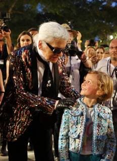 Creative Director of Chanel, German Karl Lagerfeld (L) and his godson Hudson Kroenig (R) talk after the fashion show of French fashion house Chanel in Havana, Cuba, 03 May 2016. Chanel presents its first fashion show in Latin America. Fashion show of French fashion house Chanel !ACHTUNG: NUR REDAKTIONELLE NUTZUNG!  HAB101 20160504-635979353369605128