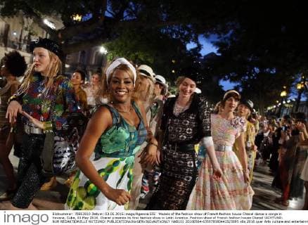 Models of the fashion show of French fashion house Chanel dance a conga in Havana, Cuba, 03 May 2016. Chanel presents its first fashion show in Latin America. Fashion show of French fashion house Chanel !ACHTUNG: NUR REDAKTIONELLE NUTZUNG!  HAB101 20160504-635979380441525695