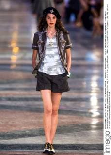 (160504) -- HAVANA, May 3, 2016 -- A Model debuts Karl Lagerfeld s Cruise line for Chanel at the Paseo del Prado street in Havana, Cuba, May 3, 2016. )(dh) CUBA-HAVANA-CHANEL CRUISE LiuxBin 