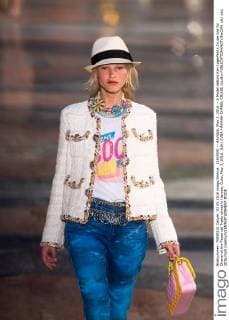 (160504) -- HAVANA, May 3, 2016 -- A Model debuts Karl Lagerfeld s Cruise line for Chanel at the Paseo del Prado street in Havana, Cuba, May 3, 2016. )(dh) CUBA-HAVANA-CHANEL CRUISE LiuxBin 