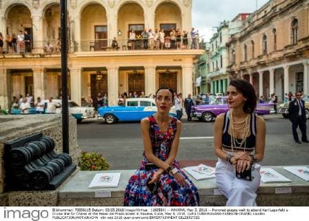 (160504) -- HAVANA, May 3, 2016 -- Honored guests wait to attend Karl Lagerfeld s Cruise line for Chanel at the Paseo del Prado street in Havana, Cuba, May 3, 2016. )(dh) CUBA-HAVANA-FASHION-CHANEL LiuxBin 