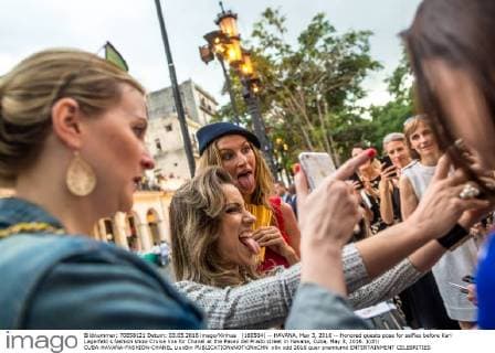 (160504) -- HAVANA, May 3, 2016 -- Honored guests pose for selfies before Karl Lagerfeld s fashion show Cruise line for Chanel at the Paseo del Prado street in Havana, Cuba, May 3, 2016. )(dh) CUBA-HAVANA-FASHION-CHANEL LiuxBin 