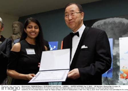(160504) -- UNITED NATIONS, May 3, 2016 -- UN Secretary-General Ban Ki-moon (R, front) presents the certificate to 3rd prize winner, New York-based designer and artist, Anjali Chandrashekar (L, front) during the Award Ceremony for the United Nations Poster for Peace Contest, at the UN headquarters in New York, May 3, 2016. Over 4,000 entries were submitted in the contest sponsored by the UN Office for Disarmament Affairs. Three winners and nine honorable mentions were announced. )(dh) UN-AWARD CEREMONY FOR THE UN POSTER FOR PEACE CONTEST LixMuzi