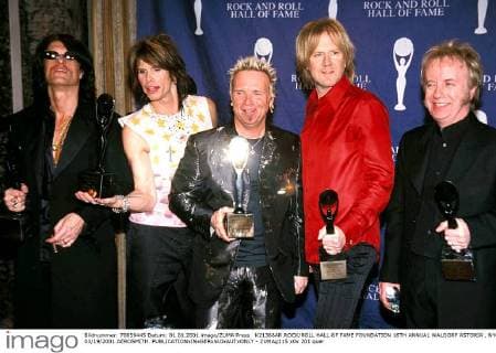 K21366AR.ROCK ROLL HALL OF FAME FOUNDATION 16TH ANNUAL WALDORF ASTORIA , NYC 03 19 2001.AEROSMITH. - ZUMAg115
