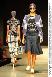 Jakarta Fashion Festival - Handy Hartono Modenschau Models present creations by Handy Hartono from Indonesia during the 13th Jakarta Fashion and Food Festival in Jakarta, Indonesia, May 6, 2016. ) INDONESIA-JAKARTA-FASHION AND FOOD-FESTIVAL Zulkarnain 