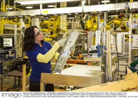 Fiat Chrysler Werk in Windsor, Kanada May 6, 2016 - Windsor, Ontario, U.S. - Windsor, Ontario Canada - Fiat Chrysler Automobiles Windsor Assembly Plant, where FCA is launching the 2017 Chrysler Pacifica. Workers at the plant are members of Unifor, the largest private sector union in Canada. Windsor U.S. - ZUMAw66_