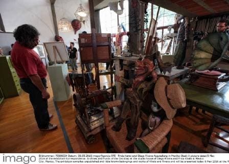 Frida Kahlo und Diego Rivera Ausstellung in Mexiko-Stadt A picture dated 5 May 2016 of the exhibition Correspondence. Archives and Funds of the Cenidiap at the studio house of Diego Rivera and Frida Khalo in Mexico City, Mexico. The exhibition compiles unpublished and little known belongings and works of Khalo and Rivera and will be presented today 6 May 2016 at the Museum Studio House of Diego Rivera and Frida Khalo. EFE Sashenka Gutierrez UNPUBLISHED DOCUMENTS GIVE LIFE TO DIEGO RIVERA AND FRIDA KAHALO S STUDIO !ACHTUNG: NUR REDAKTIONELLE NUTZUNG!  MEX002 20160506-635981622521767729