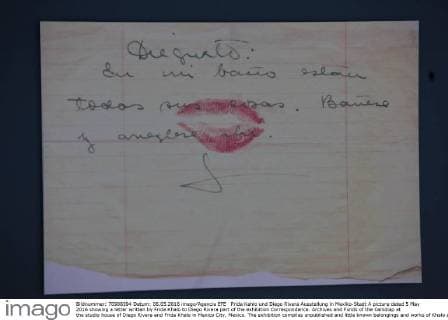 Frida Kahlo und Diego Rivera Ausstellung in Mexiko-Stadt A picture dated 5 May 2016 showing a letter written by Frida Khalo to Diego Rivera part of the exhibition Correspondence. Archives and Funds of the Cenidiap at the studio house of Diego Rivera and Frida Khalo in Mexico City, Mexico. The exhibition compiles unpublished and little known belongings and works of Khalo and Rivera and will be presented today 6 May 2016 at the Museum Studio House of Diego Rivera and Frida Khalo. EFE Sashenka Gutierrez UNPUBLISHED DOCUMENTS GIVE LIFE TO DIEGO RIVERA AND FRIDA KAHALO S STUDIO !ACHTUNG: NUR REDAKTIONELLE NUTZUNG!  MEX004 20160506-635981625668443645