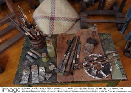 Frida Kahlo und Diego Rivera Ausstellung in Mexiko-Stadt A picture dated 5 May 2016 showing elements part of the exhibition Correspondence. Archives and Funds of the Cenidiap at the studio house of Diego Rivera and Frida Khalo in Mexico City, Mexico. The exhibition compiles unpublished and little known belongings and works of Khalo and Rivera and will be presented today 6 May 2016 at the Museum Studio House of Diego Rivera and Frida Khalo. EFE Sashenka Gutierrez UNPUBLISHED DOCUMENTS GIVE LIFE TO DIEGO RIVERA AND FRIDA KAHALO S STUDIO !ACHTUNG: NUR REDAKTIONELLE NUTZUNG!  MEX006 20160506-635981626329727645