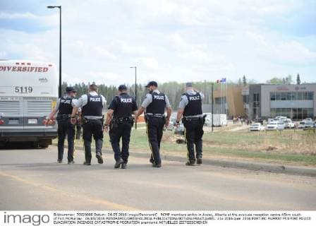 RCMP members arrive in Anzac, Alberta at the evacuee reception centre 45km south of Fort McMurray. 04 05 2016 PANORAMIC GREGHALINDA 