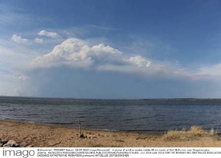 A plume of wildfire smoke visible 45 km south of Fort McMurray over Gregoire Lake, Alberta. 04 05 2016 PANORAMIC GREGHALINDA 