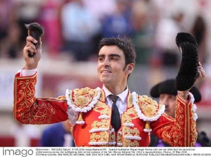 Spanish bullfighter Miguel Angel Perera cuts one ear after face his second bull of the evening during the bullfighting held on the ocassion of the San Marcos National Fair 2016 in Aguascalientes, Mexico, 07 May 2016. EFE Mario Guzmán SAN MARCOS NATIONAL FAIR 2016 !ACHTUNG: NUR REDAKTIONELLE NUTZUNG!  MEX50 20160508-635982843571803720