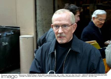 Jan. 1, 2011 - New York, New York, U.S. - K29331RM SD0226.SMOTHERS BROTHERS .LEAVING THE REGIS AND KELLY SHOW. 2003.TOM SMOTHERS - ZUMAmk1_