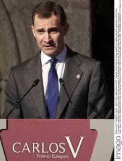 Spanish King Felipe VI gives a speech during the awarding ceremony of the Carlos V European Award granted to professor Sofia Corradi, promoter of the Erasmus program, on 09 May 2016 at the Yuste Monastery in Cuacos de Yuste, Spain. CARLOS V AWARDS !ACHTUNG: NUR REDAKTIONELLE NUTZUNG!  20160509-635983983713127662