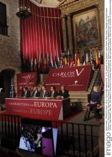 (L-R) Speaker of the Spanish Lower House, Patxi Lopez; President of the European Parliament, Martin Schulz; Spanish King Felipe VI, regional president of Extremadura, Guillermo Fernandez, and Spanish acting Minister of Culture, Inigo Mendez, chair the 10th edition of the Carlos V European Award that has been granted to professor Sofia Corradi, promoter of the Erasmus program, on 09 May 2016 at the Yuste Monastery in Cuacos de Yuste, Spain. CARLOS V AWARDS !ACHTUNG: NUR REDAKTIONELLE NUTZUNG! 20160509-635983995457359276