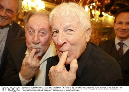 02.05.2016, Marchfelderhof Deutsch-Wagram, Burgschauspieler Bruno Thost feiert sein 50. Bühnenjubiläum, mit prominente Freunde aus der Musik- u. Schauspiel-Szene. im Bild: Bruno Thost, Mandy von den Bambis