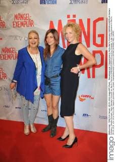 Mängelexemplar Filmpremiere in Berlin Berlin Premiere MAENGELEXEMPLAR Barbara Schoene, Claudia Eisinger, Katja Riemann Ankunft zur Berlin Premiere MAENGELEXEMPLAR im Kino Cinestar in der Kulturbrauerei in Berlin, 09.05.2016