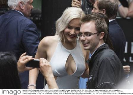 London, UK. 9 May 2016. Jennifer Lawrence interacts with X-Men fans. American actress Jennifer Lawrence (Raven Mystique) attends the X-Men: Apocalypse - Global Fan Screening at the BFI Imax cinema in London. X-Men: Apocalypse, Global Fan Screening, London, UK 