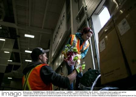 (160509) -- FORT MCMURRAY, May 9, 2016 -- Volunteers help to gather and deliver donated items at Bold center in Lac la Biche south of Fort McMurray, Alberta, Canada on May 9, 2016. The spread of the huge wildfire in western Canada that has forced a massive evacuation in the oil sands town of Fort McMurray in northern Alberta province appeared to be slowing down on Sunday, partly thanks to favorable weather. ) CANADA-FORT MCMURRAY-WILDFIRE-AFTERMATH AmruxSalahuddien 