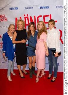 Mängelexemplar Filmpremiere in Berlin Barbara Schoene, Katja Riemann, Claudia Eisinger, Laura Lackmann und Laura Tonke - Premiere Maengelexemplar in Berlin am 09.05.2016. Berlin Premiere Maengelexemplar