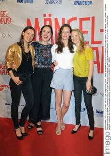 Berlin Premiere MAENGELEXEMPLAR Julia Hartmann, Julia Henkel, Anja Knauer, Susanne Bormann Ankunft zur Berlin Premiere MAENGELEXEMPLAR im Kino Cinestar in der Kulturbrauerei in Berlin, 09.05.2016