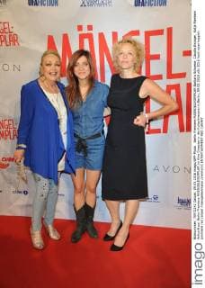 Berlin Premiere MAENGELEXEMPLAR Barbara Schoene, Claudia Eisinger, Katja Riemann Ankunft zur Berlin Premiere MAENGELEXEMPLAR im Kino Cinestar in der Kulturbrauerei in Berlin, 09.05.2016