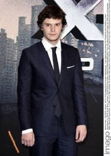 Evan Peters beim Global Fan Screening des Kinofilms X-Men: Apocalypse im IMAX South Bank. London, 09.05.2016 Evan Peters  Foto:xS.xVasx xFuturexImage