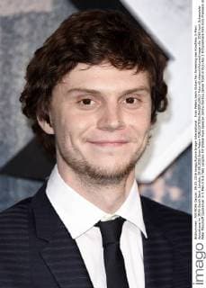 Evan Peters beim Global Fan Screening des Kinofilms X-Men: Apocalypse im IMAX South Bank. London, 09.05.2016 Evan Peters  Foto:xS.xVasx xFuturexImage