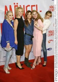 Barbara Schöne, Katja Riemann, Claudia Eisinger, Laura Lackmann Popescu und Laura Tonke bei der Premiere des Kinofilms Mängelexemplar im CineStar in der Kulturbrauerei. Berlin, 09.05.2016 Foto:xS.xGabschx xFuturexImage