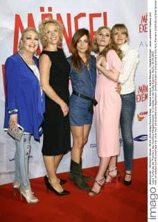 Barbara Schöne, Katja Riemann, Claudia Eisinger, Laura Lackmann Popescu und Laura Tonke bei der Premiere des Kinofilms Mängelexemplar im CineStar in der Kulturbrauerei. Berlin, 09.05.2016 Foto:xS.xGabschx xFuturexImage