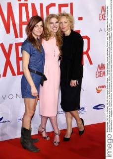 Claudia Eisinger, Laura Lackmann Popescu und Katja Riemann bei der Premiere des Kinofilms Mängelexemplar im CineStar in der Kulturbrauerei. Berlin, 09.05.2016 Foto:xS.xGabschx xFuturexImage