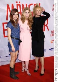 Claudia Eisinger, Laura Lackmann Popescu und Katja Riemann bei der Premiere des Kinofilms Mängelexemplar im CineStar in der Kulturbrauerei. Berlin, 09.05.2016 Foto:xS.xGabschx xFuturexImage