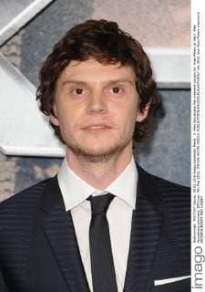 X -Men Apocalypse film premiere London.UK. Evan Peters at the X -Men Apocalypse premiere, BFI Imax. 9th May 2016. LMK200-60478-100516. 