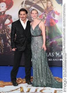 . 10 05 2016. London, United Kingdom . Johnny Depp and Mia Wasikowska arriving at the Alice Through the Looking Glass premiere in London.  xStephenxLockx xi-Imagesx IIM-12626-0040