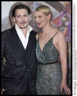 . 10 05 2016. London, United Kingdom. Johnny Depp and Mia Wasikowska arriving at the Alice Through the Looking Glass premiere in London.  xStephenxLockx xi-Imagesx IIM-12626-0054