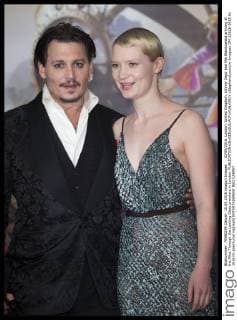 . 10 05 2016. London, United Kingdom. Johnny Depp and Mia Wasikowska arriving at the Alice Through the Looking Glass premiere in London.  xStephenxLockx xi-Imagesx IIM-12626-0055