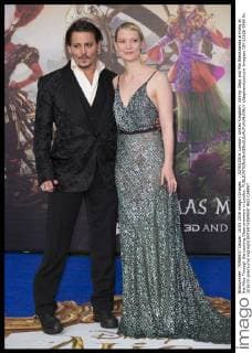 . 10 05 2016. London, United Kingdom. Johnny Depp and Mia Wasikowska arriving at the Alice Through the Looking Glass premiere in London.  xStephenxLockx xi-Imagesx IIM-12626-0060