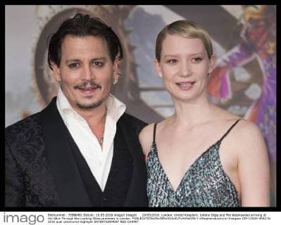 . 10 05 2016. London, United Kingdom. Johnny Depp and Mia Wasikowska arriving at the Alice Through the Looking Glass premiere in London.  xStephenxLockx xi-Imagesx IIM-12626-0062