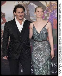 . 10 05 2016. London, United Kingdom. Johnny Depp and Mia Wasikowska arriving at the Alice Through the Looking Glass premiere in London.  xStephenxLockx xi-Imagesx IIM-12626-0063