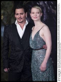 . 10 05 2016. London, United Kingdom. Johnny Depp and Mia Wasikowska arriving at the Alice Through the Looking Glass premiere in London.  xStephenxLockx xi-Imagesx IIM-12626-0065