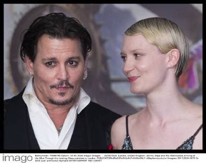 . 10 05 2016. London, United Kingdom. Johnny Depp and Mia Wasikowska arriving at the Alice Through the Looking Glass premiere in London.  xStephenxLockx xi-Imagesx IIM-12626-0070